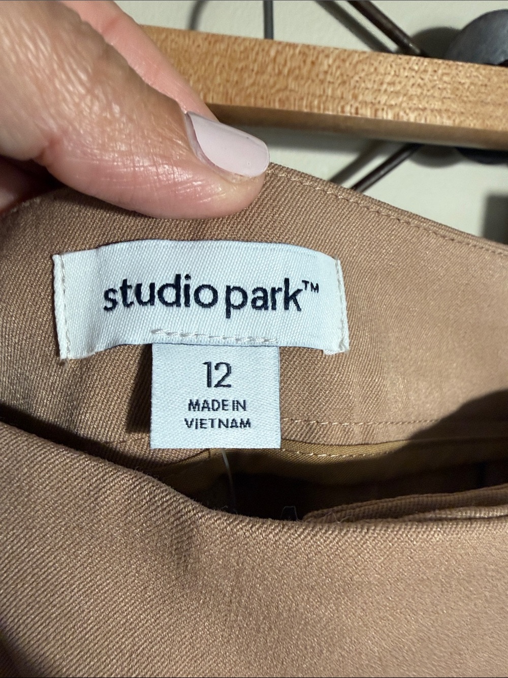BRAND NEW - NEVER WORN. Women's Beige Wide-Leg Trousers - Picture 8 of 10